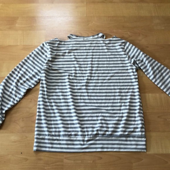 Amaryllis gray & white striped long sleeve top XL - Picture 12 of 13